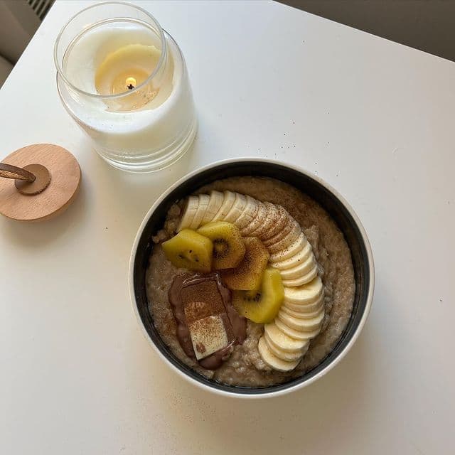 chai spiced oats with honey and fruits
