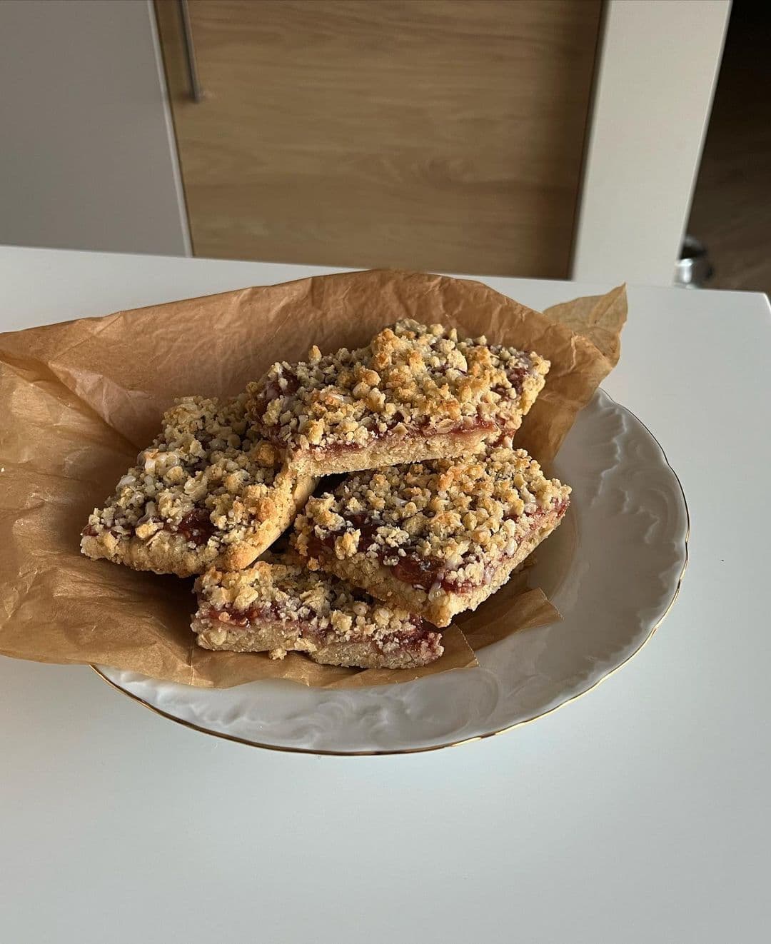 raspberry jam crumble bars