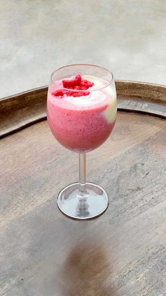 RASPBERRY-COCONUT SMOOTHIE