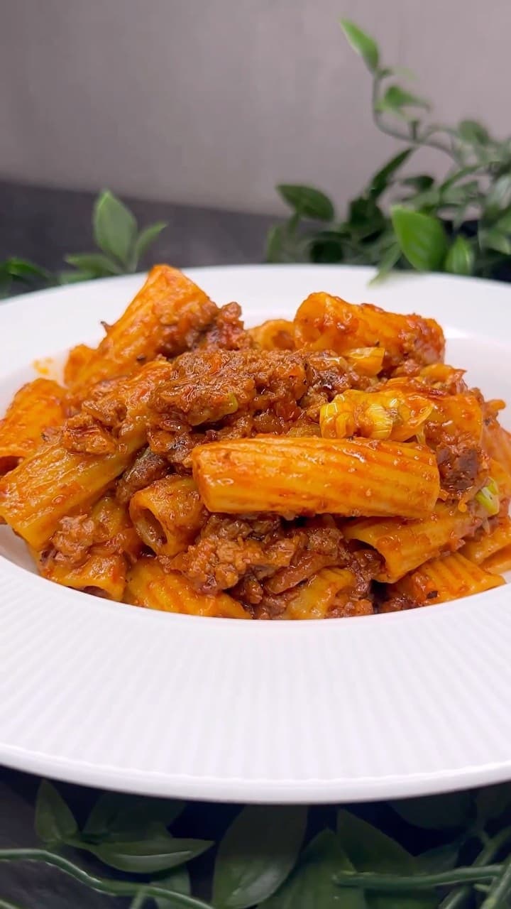 Spicy chipotle rigatoni pasta
